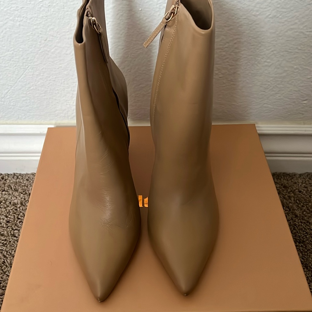 Venus Wooden Boot Camel